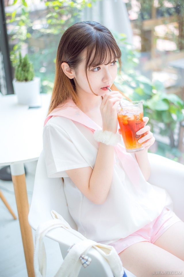 生活不是只有爱情，但你是我的生活。
